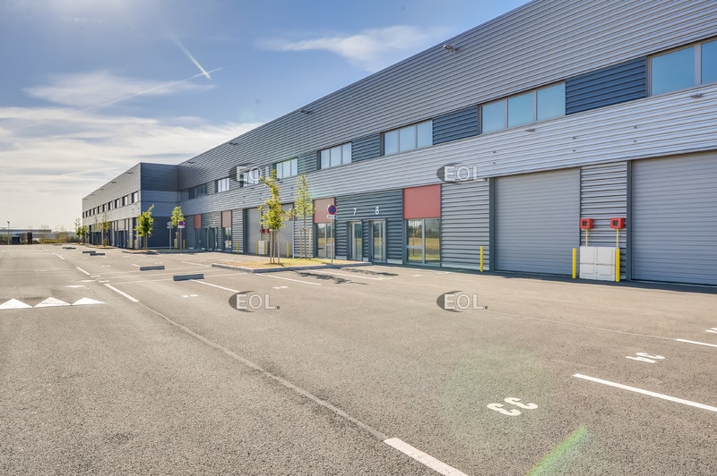Light Industrial in Le Thillay to rent - Building Photo - Image 1 of 4