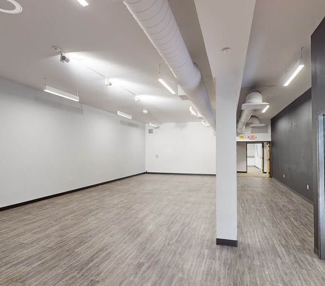 121-137 West 5th Street portfolio of 3 properties for sale on LoopNet.co.uk - Matterport 3D Scan - Image 3 of 28