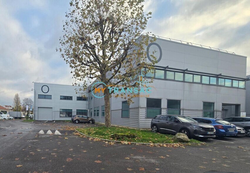 Light Industrial in Ivry-sur-Seine to rent - Building Photo - Image 1 of 7