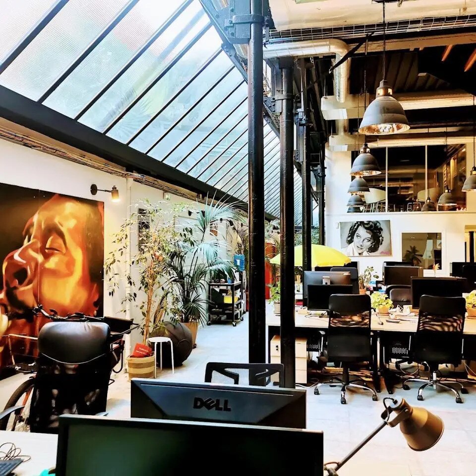 Location Bureaux 610 m² - Photo 1