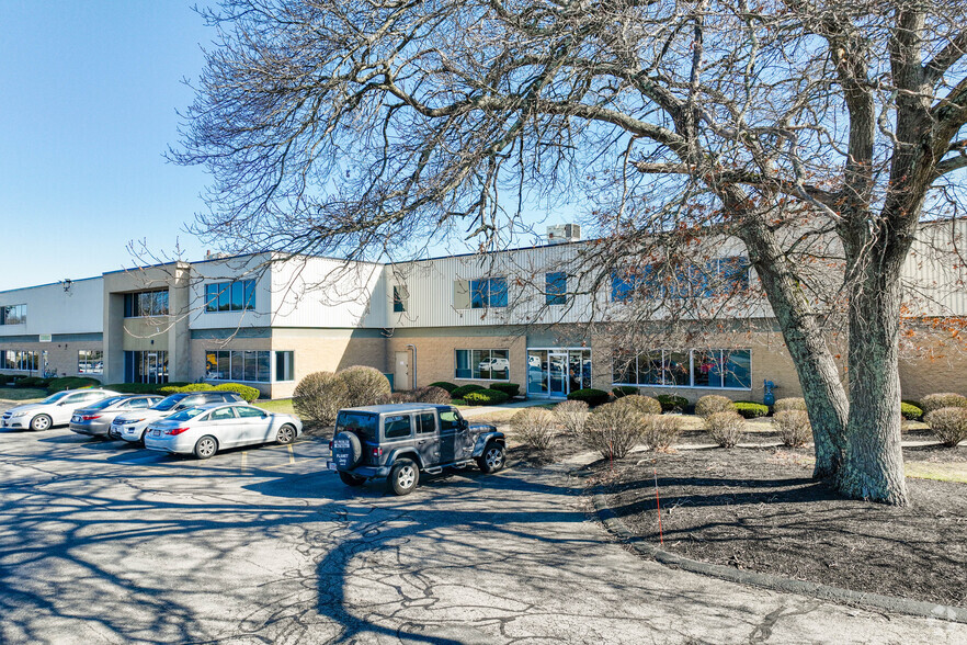 125 John Hancock Rd, Taunton, MA for rent - Primary Photo - Image 1 of 25