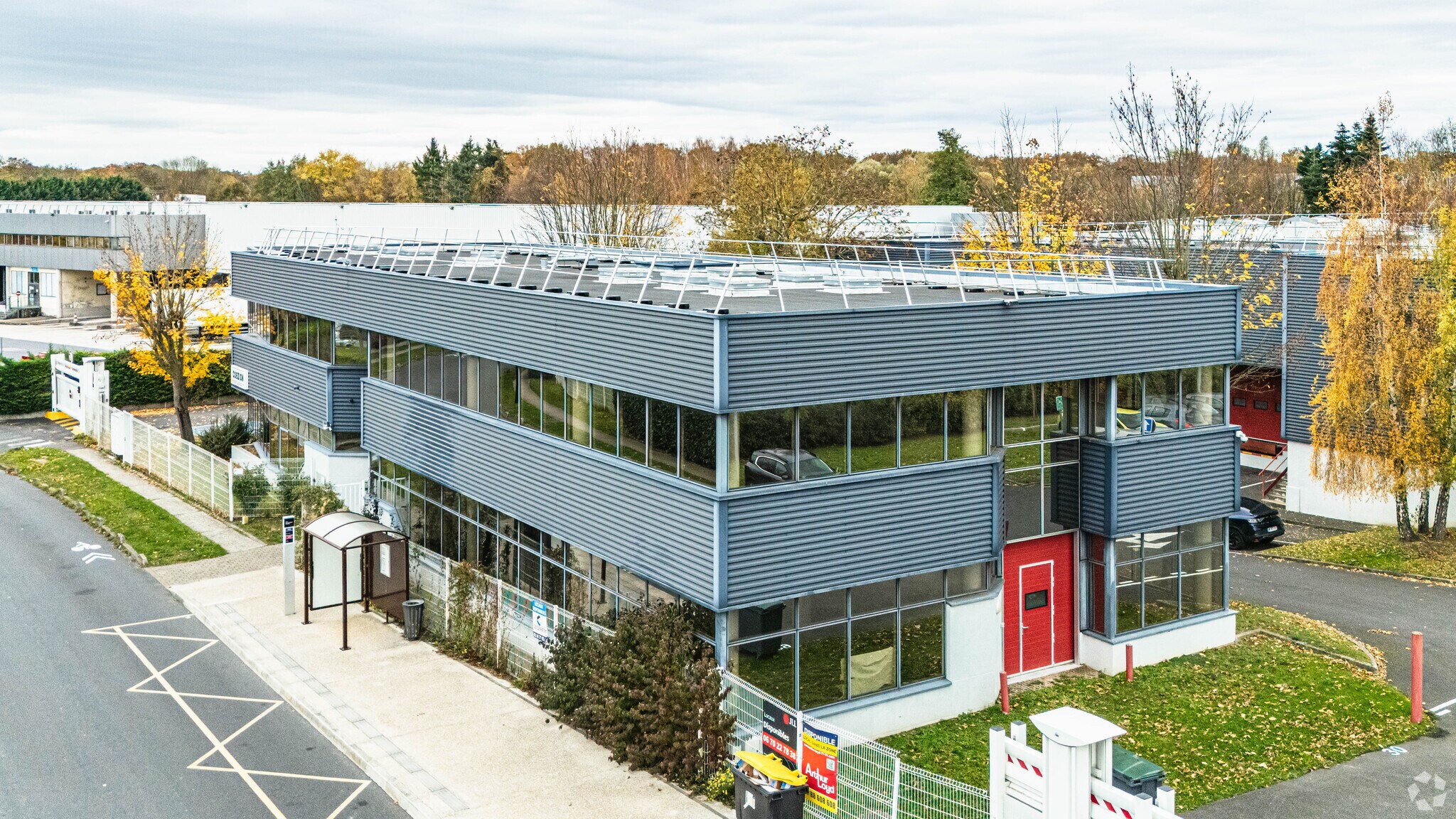 2 Boulevard Des Pays Bas, Tigery to rent Primary Photo- Image 1 of 3