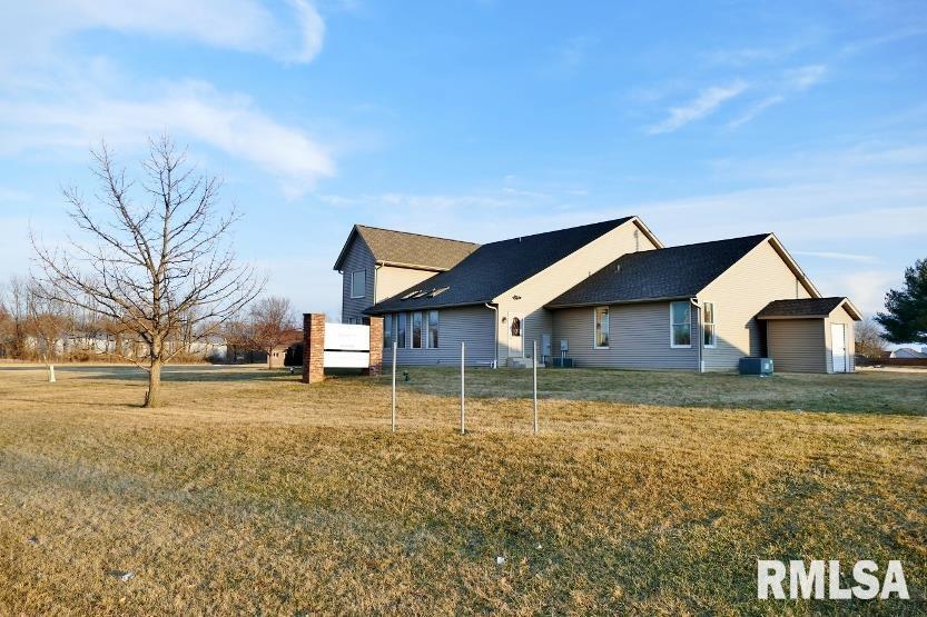 109 Elizabeth Pointe Dr, Germantown Hills, IL for sale - Building Photo - Image 3 of 15