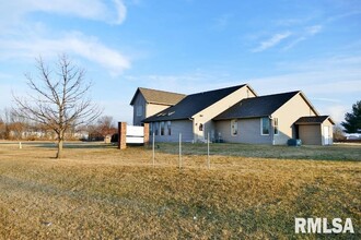 109 Elizabeth Pointe Dr, Germantown Hills, IL for sale Building Photo- Image 1 of 11