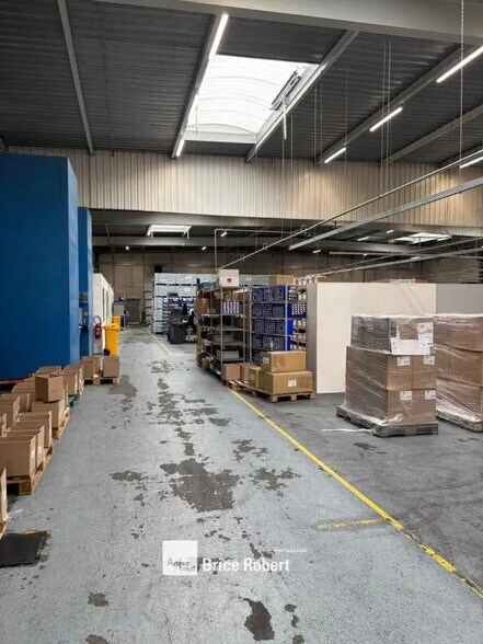 Light Industrial in Villeurbanne to rent - Interior Photo - Image 3 of 8