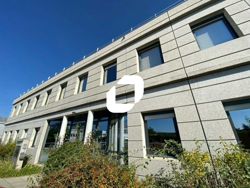 Office in Bron to rent Building Photo- Image 1 of 6