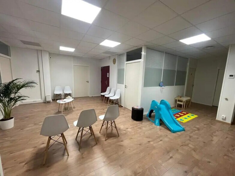 Office in Aix-en-Provence to rent - Interior Photo - Image 2 of 6