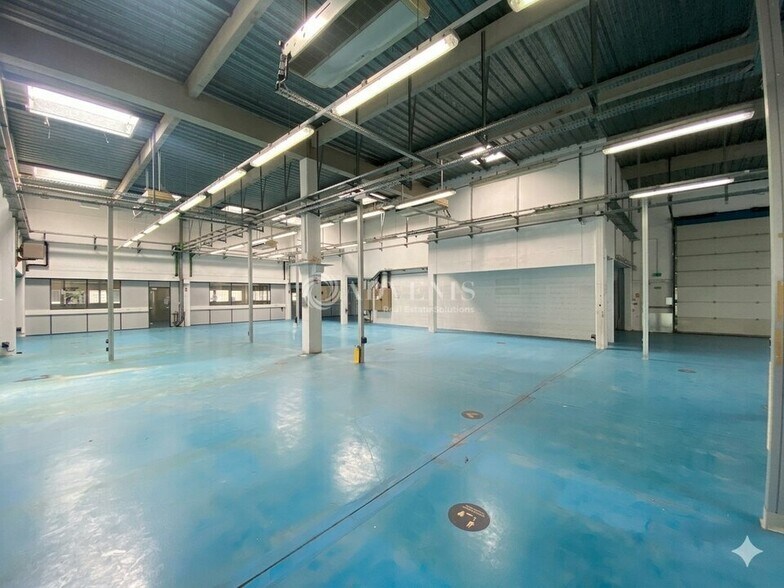 Light Industrial in Ivry-sur-Seine to rent - Interior Photo - Image 2 of 12