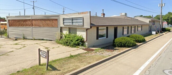 More details for 1001 Croxton Ave, Bloomington, IL - Light Industrial to Rent