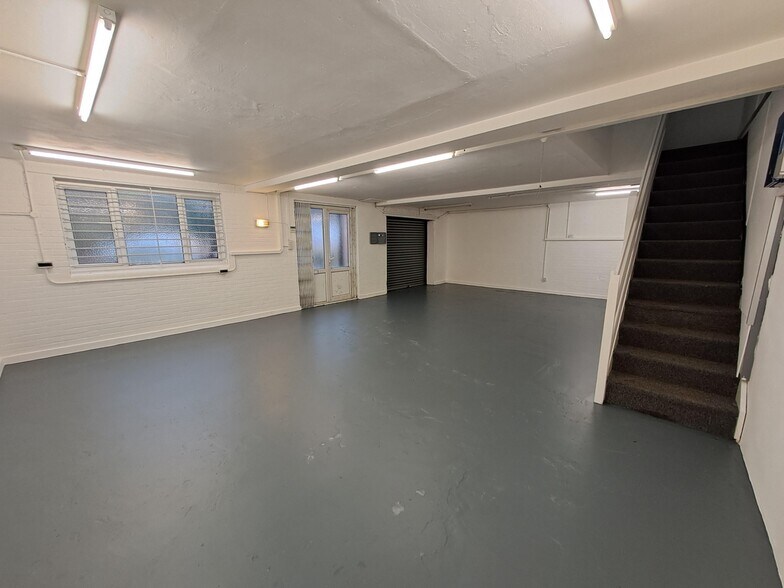 2 Brownfields Court, Welwyn Garden City to rent - Building Photo - Image 2 of 9