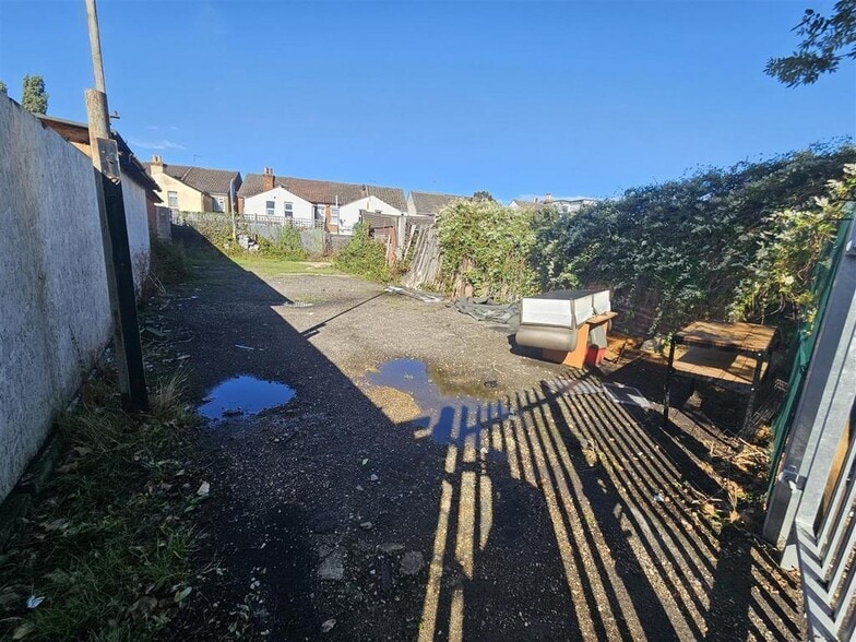 151 Ash Rd, Aldershot to rent - Building Photo - Image 3 of 15