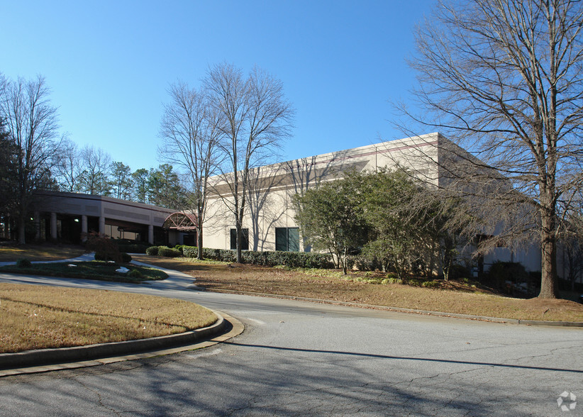 5125 Peachtree Industrial Blvd, Peachtree Corners, GA for sale - Building Photo - Image 1 of 3