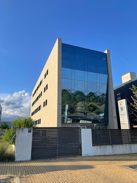 Office in Leganés, Madrid for sale - Building Photo - Image 1 of 6