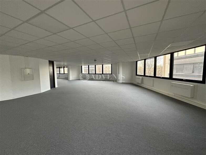 Office in Créteil to rent - Interior Photo - Image 2 of 6