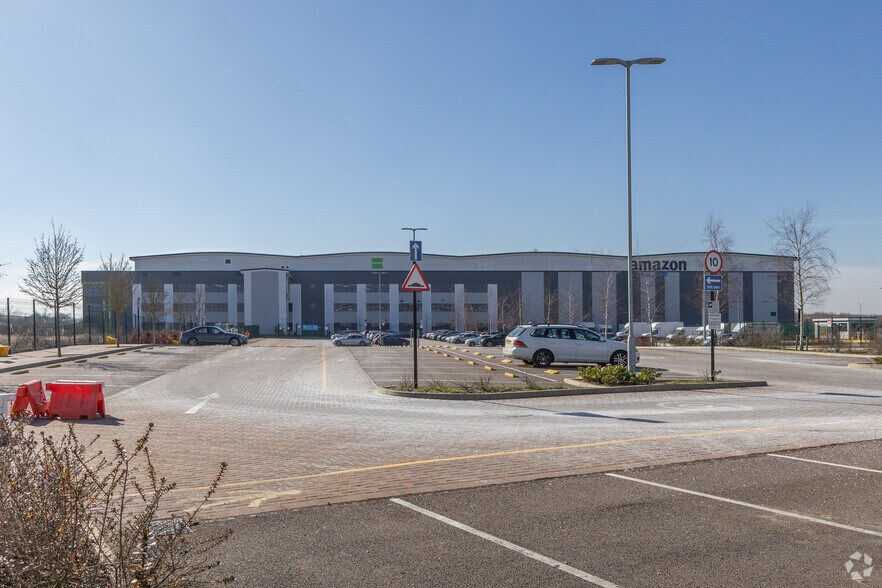 Fields Rd, Wootton for sale - Primary Photo - Image 1 of 1