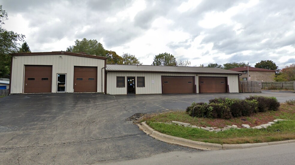 133 S Green Bay Rd, Waukegan, IL for sale - Building Photo - Image 1 of 1
