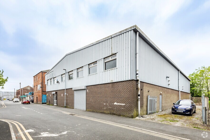 Palatine St, Manchester to rent - Building Photo - Image 3 of 4