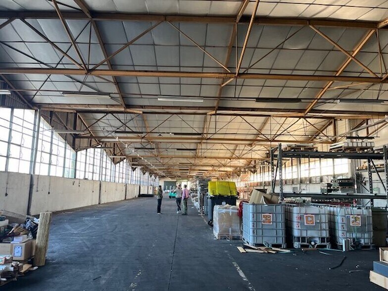Retail in Portet-sur-Garonne to rent - Building Photo - Image 3 of 4