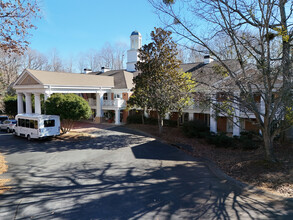 425 Country Club Dr, Stockbridge, GA for sale Primary Photo- Image 1 of 30