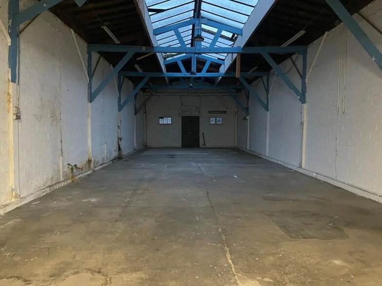 Industrial in Montreuil to rent - Building Photo - Image 2 of 3