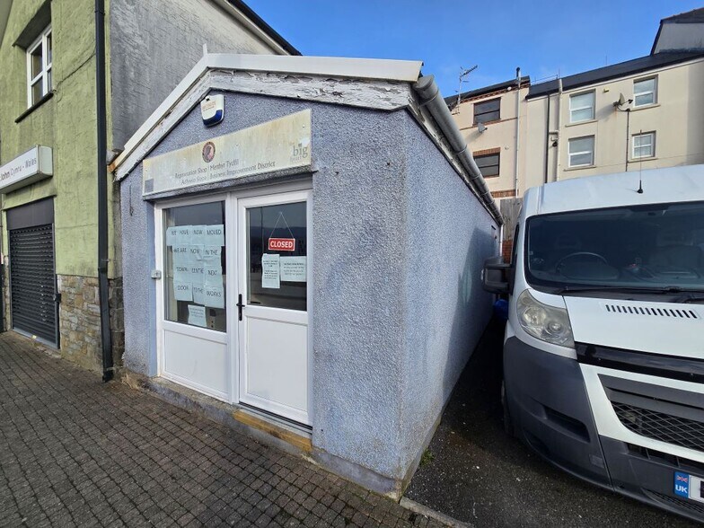 12-14A Wheatsheaf Ln, Merthyr Tydfil for sale - Primary Photo - Image 1 of 1