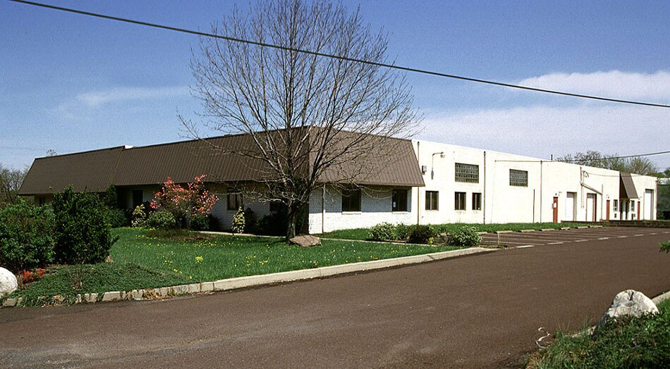 1035 Louise Dr, Warminster, PA for sale Building Photo- Image 1 of 1