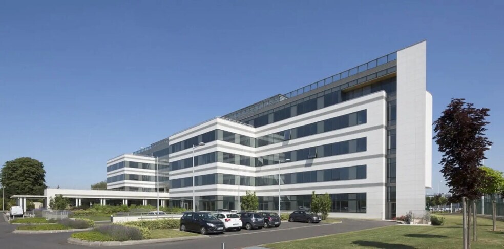 Office in Nanterre to rent - Building Photo - Image 3 of 14