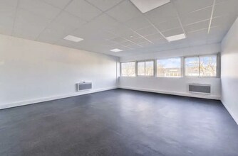 Light Industrial in Torcy to rent Interior Photo- Image 2 of 3