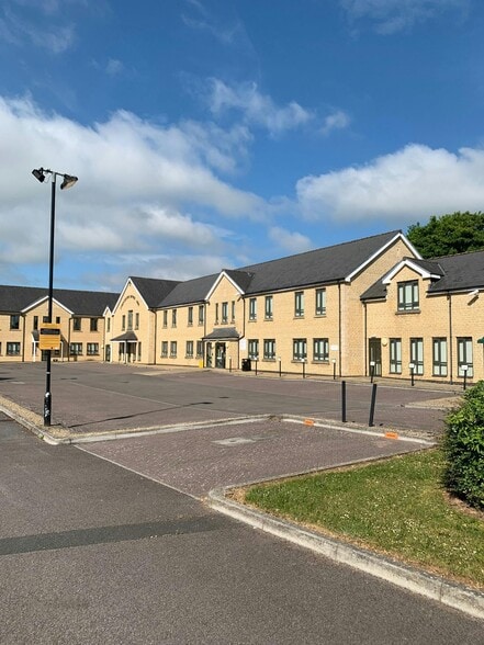 6 Tetbury Rd, Cirencester to rent - Building Photo - Image 3 of 12