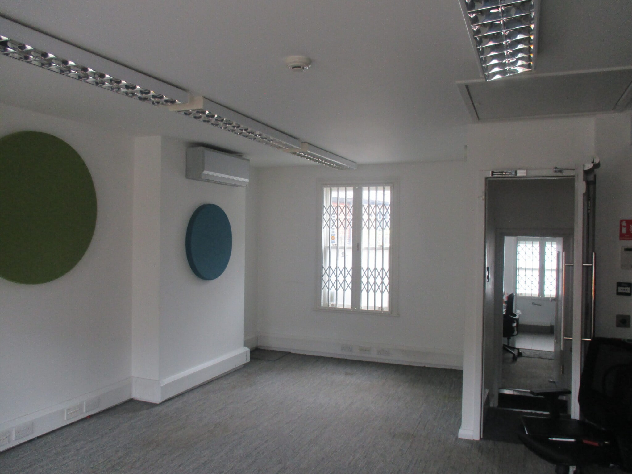 305 Regents Park Rd, London to rent Interior Photo- Image 1 of 3