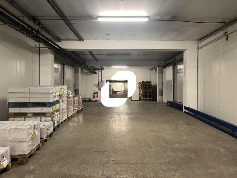 Industrial in Thiais to rent - Building Photo - Image 2 of 11