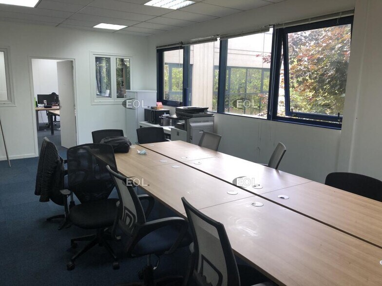 Light Industrial in Villeneuve-la-Garenne to rent - Building Photo - Image 3 of 4