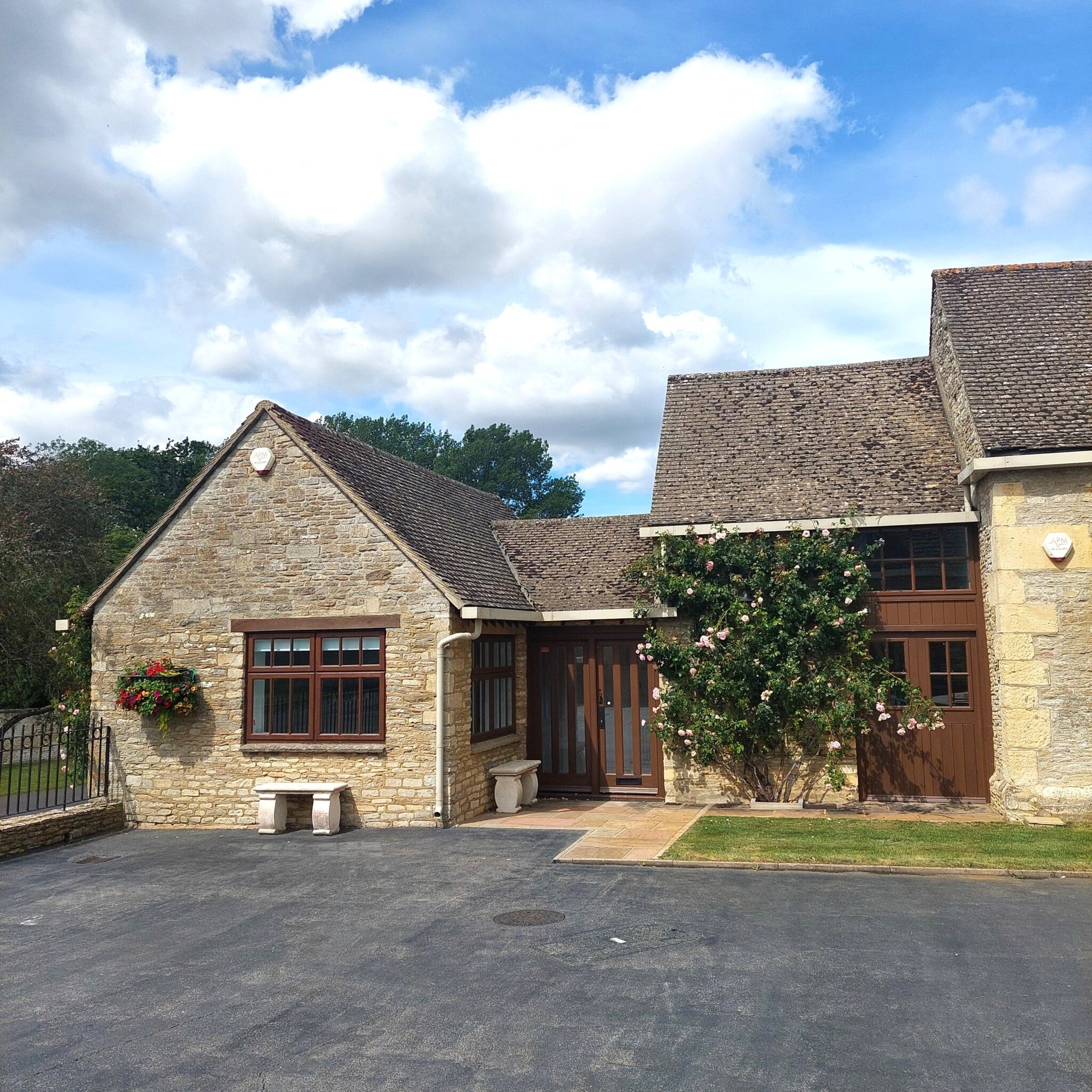 Priory Ct, Poulton to rent Building Photo- Image 1 of 4