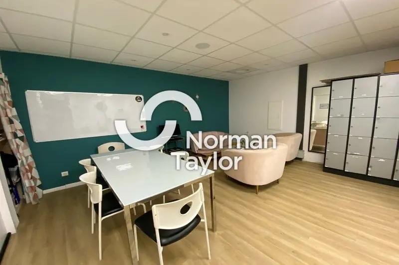 Office in Mauguio for sale - Interior Photo - Image 2 of 11