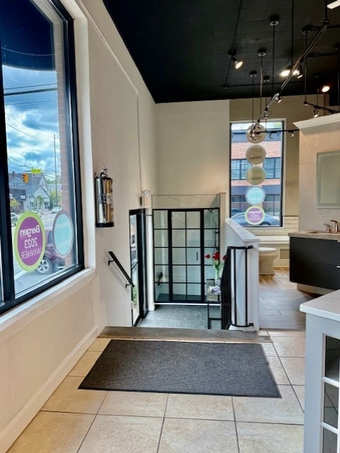 401 Kinderkamack Rd, Oradell, NJ to rent Interior Photo- Image 1 of 5