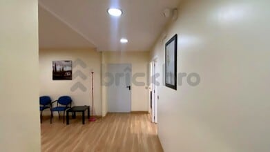 Retail in Madrid, Madrid to rent Interior Photo- Image 2 of 16