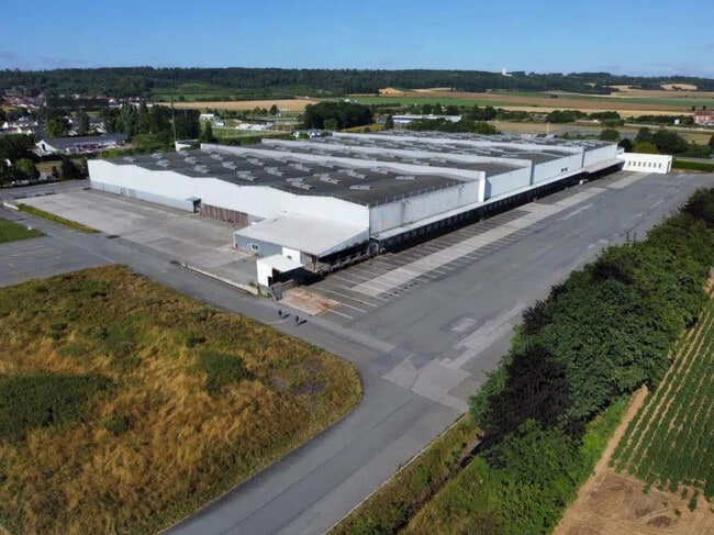 Location Entrepôt 25 551 m²