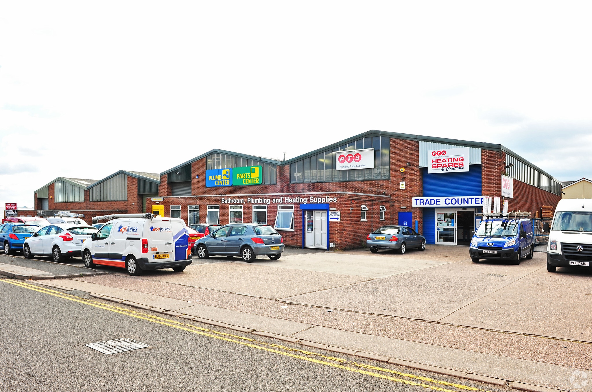 Stockton Close, Walsall to rent Primary Photo- Image 1 of 7