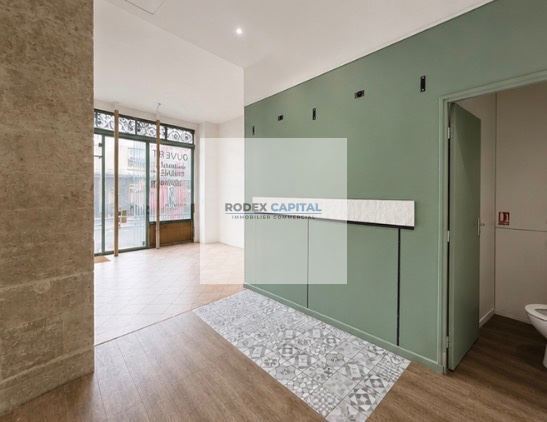 Retail in Paris to rent - Interior Photo - Image 1 of 3