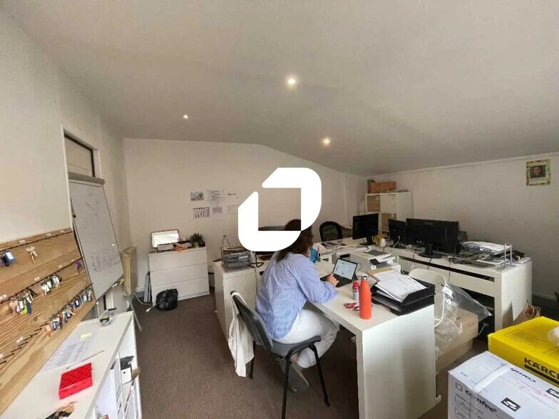 Office in Bordeaux to rent - Building Photo - Image 3 of 8