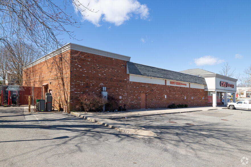 111 Depot Rd, Huntington Station, NY for sale - Building Photo - Image 2 of 6