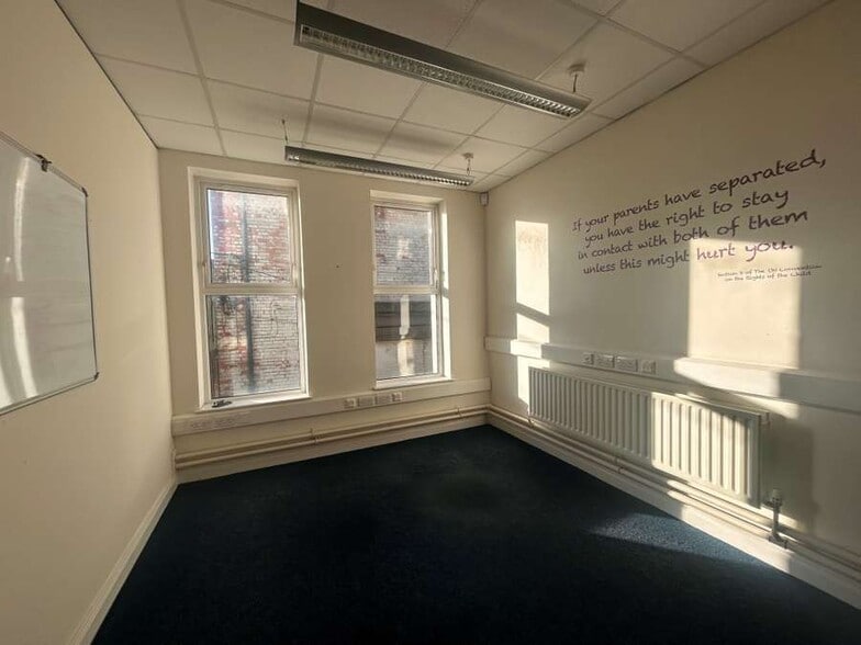 127-131 Ormeau Rd, Belfast to rent - Building Photo - Image 3 of 4