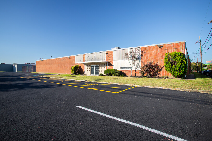 7101 Airport Hwy, Pennsauken, NJ for rent - Building Photo - Image 1 of 3