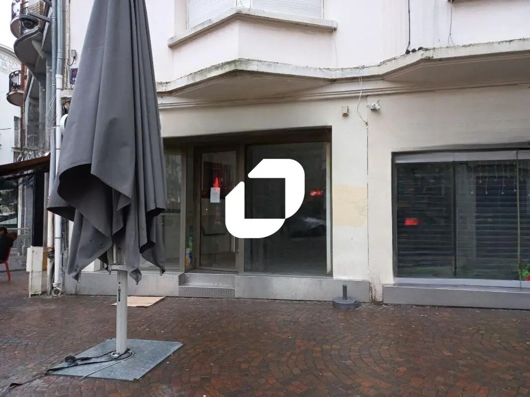 Retail in Lille for sale Building Photo- Image 1 of 6