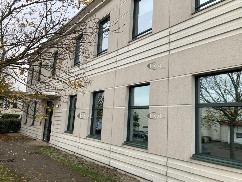Office in Créteil to rent - Building Photo - Image 2 of 2