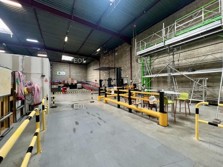 Industrial in Saint-Denis to rent - Interior Photo - Image 2 of 4