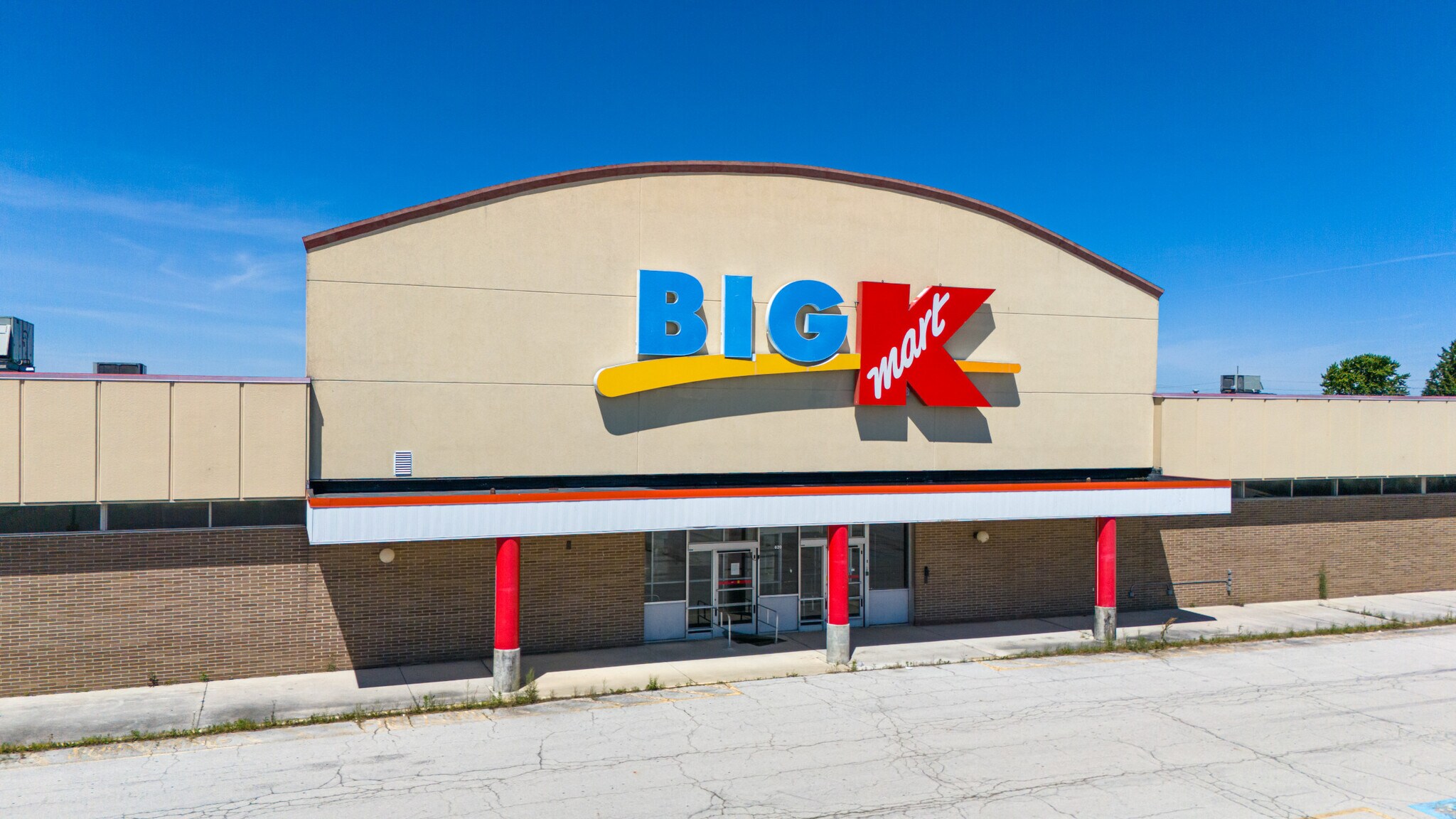 520-560 Plaza Dr, Fostoria, OH to rent Building Photo- Image 1 of 4