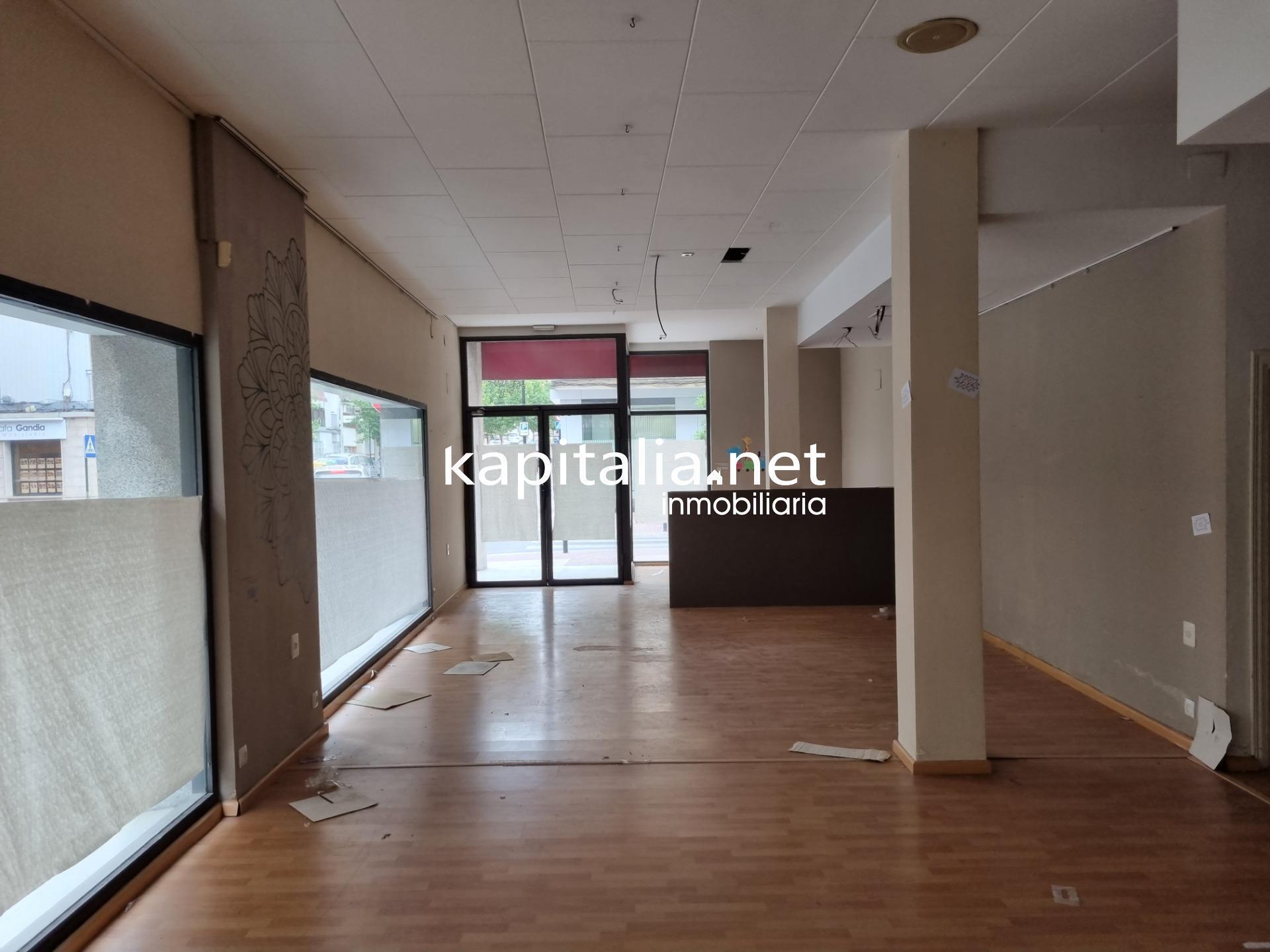 Retail in Ontinyent, Valencia to rent Primary Photo- Image 1 of 5