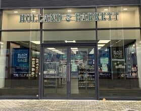 Station Rd, Addlestone to rent Building Photo- Image 1 of 1