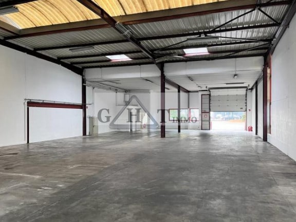 Industrial in Le Blanc-Mesnil to rent - Building Photo - Image 1 of 5